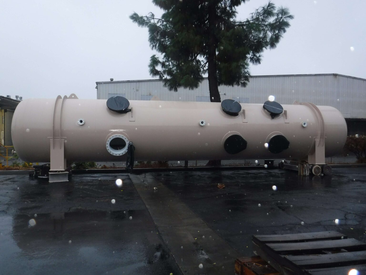 Outdoor water filtration tank and associated piping